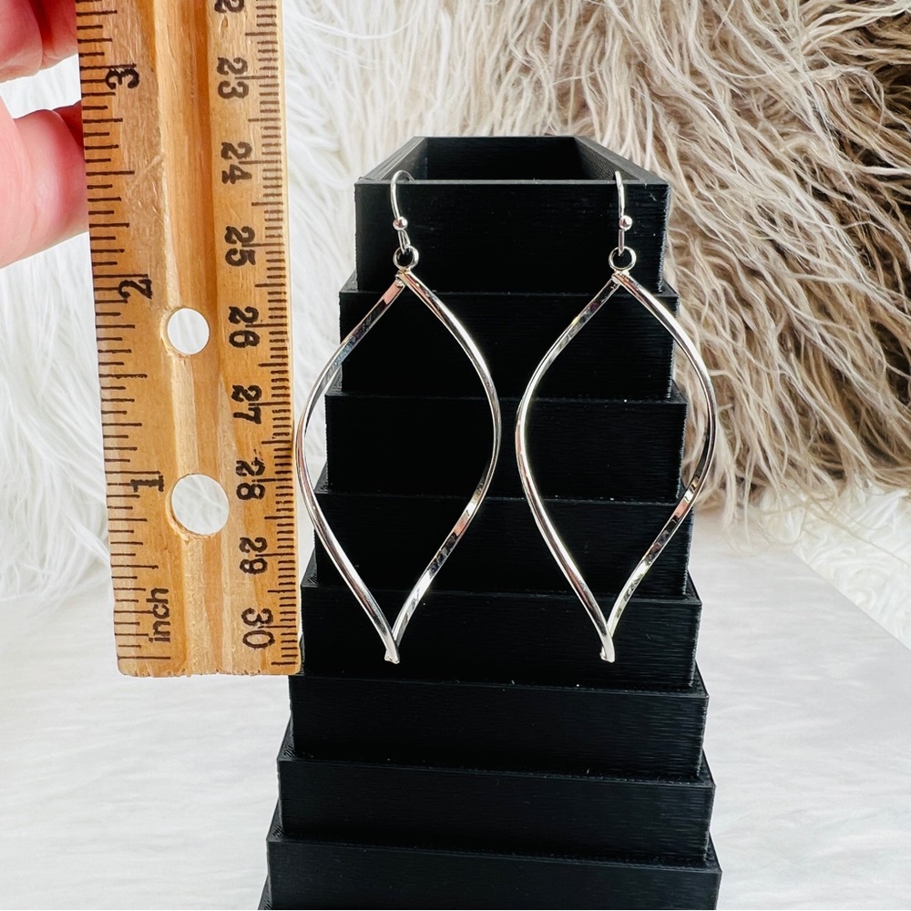 Silvertone Light Weight Pierced Dangle Earrings - image 4